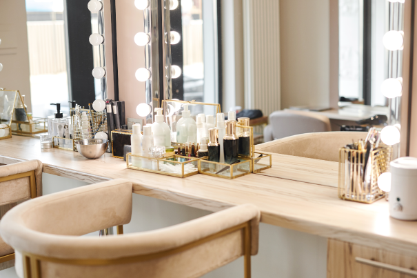 LoadUp provides professional and affordable makeup dresser setup and